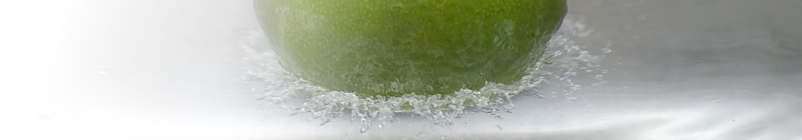 Lemon splash in water